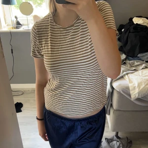 T-shirt  - Randig T-shirt! Helt okej skick 