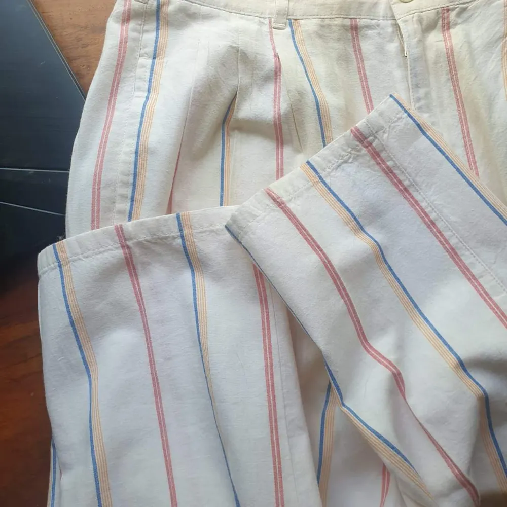 Highpants woth colourful stripes, old. But in vedy good condition. Jeans & Byxor.