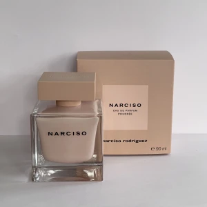 Narciso Rodriguez parfym  - Narsico Rodriguez EdP 90ml (nypris 1519kr) Endast testad. Tyvärr passade doften mig därför säljer jag den.