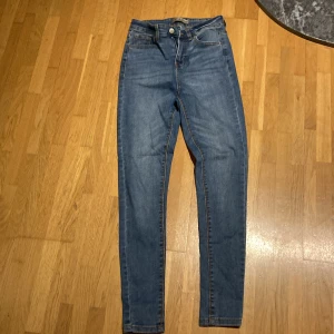 Jeans - Smala stretch jeans i bra skick 