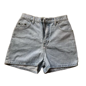 Vintage jeansshorts - Vintage jeansshorts i väldigt fint skick. 