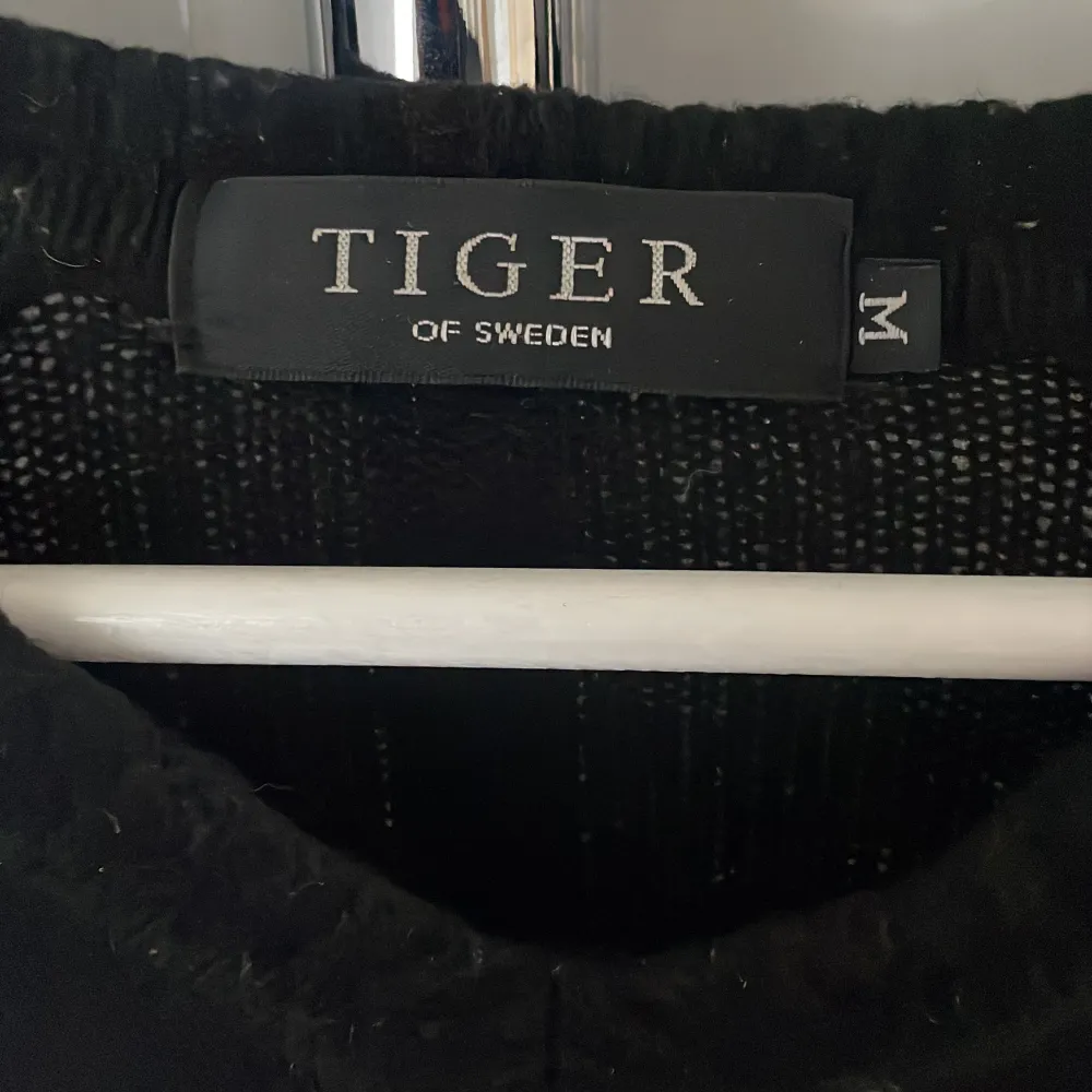 Riktigr cool och unik tiger of Sweden kofta. Bra skick, inte skador osv. Perfekt för hösten.. Tröjor & Koftor.