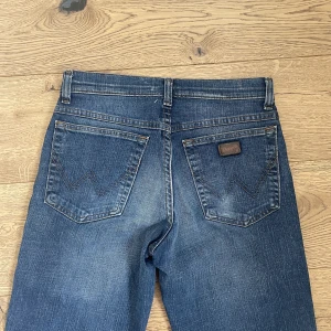 Vintage Wrangler Jeans  - Vintage Wrangler Jeans. Sjukt snygga, tyvärr för små för mig. Lite mindre i storleken. Stl W30 men skulle passa bra på någon som bär mindre storlek💗