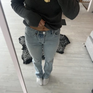 Mid waist jeans - Supersnygga blå mid waist jeans, använda ett fåtal gånger