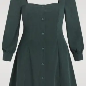 Grön kort, långärmad klänning. Ifrån Cider, oanvänd med prislapp Storlek: 2XL