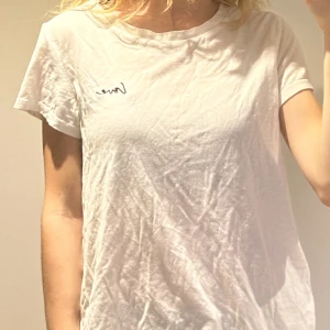 H&M tröja - Aldrig använd. Svalkande och flowigt material.