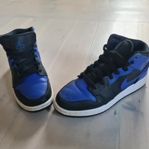 Nike Air Jordan1 mid hype Royal Blue 2020 Gs  - Size 37,1/2. Worn only few times. Bought in Australia in January. 