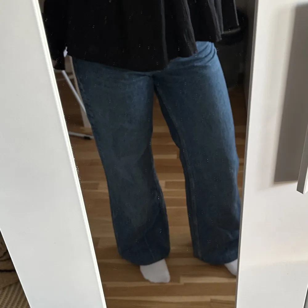 Blå jeans från zara. Jeans & Byxor.