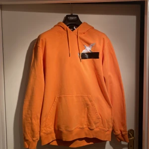 Orange Axel Arigato hoodie - Storlek: xs, men passar s/m Skick: aldrig använd