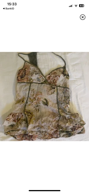 topp - säljer denna superfina och unika toppen då den tyvärr inte kommer till användning. köpt på plick och det är lånade bilder❤️‍🔥💕