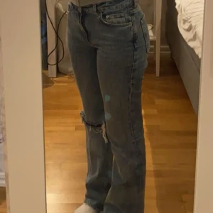 Jeans från Gina  - Superfina jeans från Gina tricot, älskar verkligen dom men växt ur tyvärr. Bra skick.
