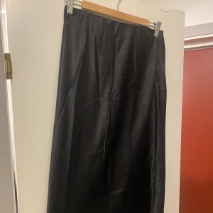 Satinkjol - Satinkjol från Nelly i lite tunnare material. Använd cirka 2 gånger