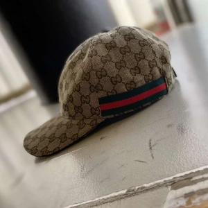 Gucci keps - Säljer en skön Gucci keps som jag inte använder längre, skick 8/10