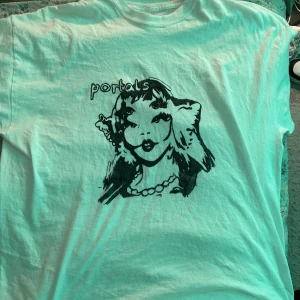 Melanie Martinez t shirt  - Melanie Martinez portals t shirt. Handmålad av mig (görs på beställning just denna är inte till salu) - går att få andra tryck om så önskas 