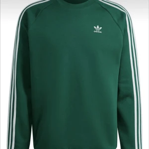 Grön adidas tjocktröja - Storlek M. Skriv för fler bilder.