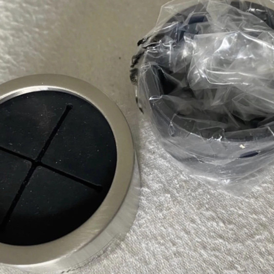 Två fina hängare från herstal  - 91