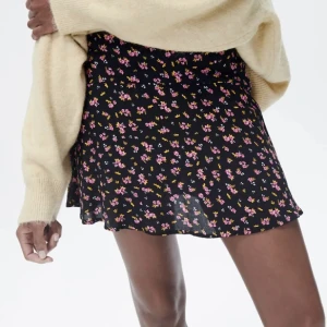 Kjol - Från Zara, är helt oanvänd 