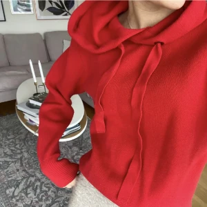 Stickad hoodie  - Så snygg och skön stickad hoodie, perfekt skick 