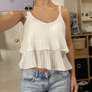 Volanglinne  - Sött volanglinne från bikbok i strl xs. Väldigt bra skick.