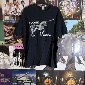 Vintage tröja  - Perfekt för dig som älskar enhörningar eller bara vill ha en tröja med ett Nice tryck på! Dm vid frågor:)