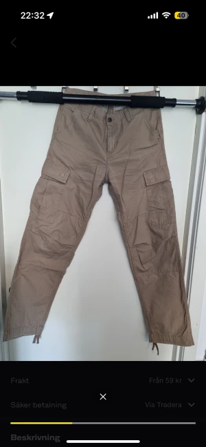 carhartt aviation cargos - storlek 29/32, bra skick, tvättade 2 gånger, sitter ganska slimmat för att vara aviation cargos