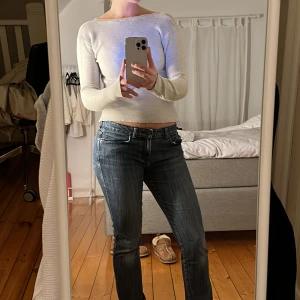 Stickad tröja - Beige stickad som är thight vilket är så najs! 