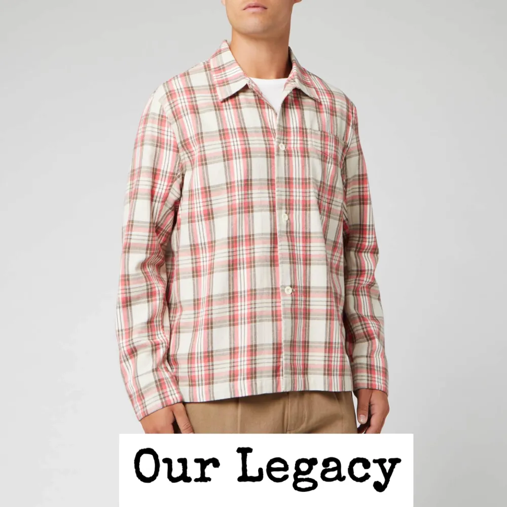 Säljer den a feta our Legacy box shirten i size 46. Fint skick, inga skador eller så.  Nypris ca 2400. Skjortor.