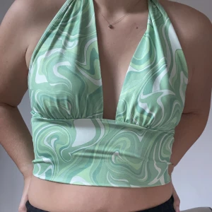 Sommartopp / festtopp - Perfekt för senestern eller festen. Storlek M/L med knytband. 🫶🏼