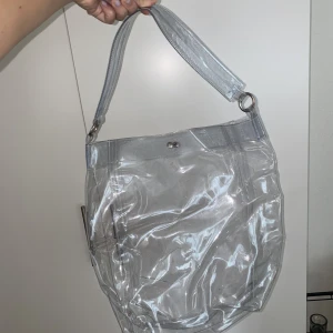 Genomskinlig väska  - Rymlig genomskinlig totebag 😁