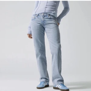 Arrow low stright jeans  - Säljer mina populära jeans ifrpn Weekday!! Hör av er om ni vill ha egna bilder!! Storlek 25/32💕