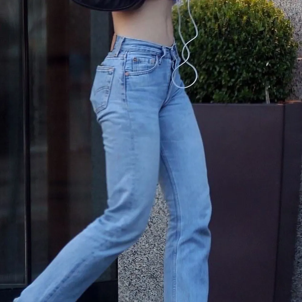 Såå fina jeans som tyvärr har blivit för små för mig, i storlek w 27 och l 30💗💗 (Första bilden är lånad). Jeans & Byxor.