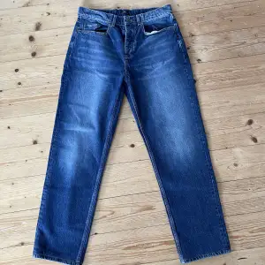 Säljer ett par jeans från river island i super bra skick. Använda fåtal gånger. Storlek w32/l32