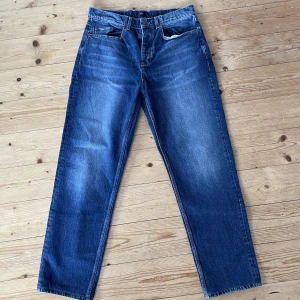 River Island Jeans - Säljer ett par jeans från river island i super bra skick. Använda fåtal gånger. Storlek w32/l32
