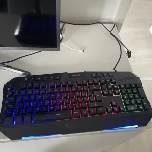 Keyboard  - Säljer då den ej används 