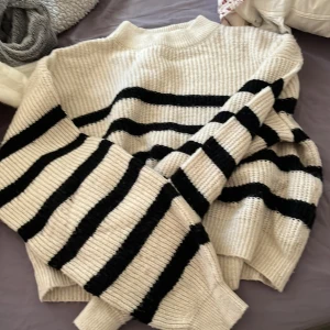 Stickad tröja  - Skick 8/10 