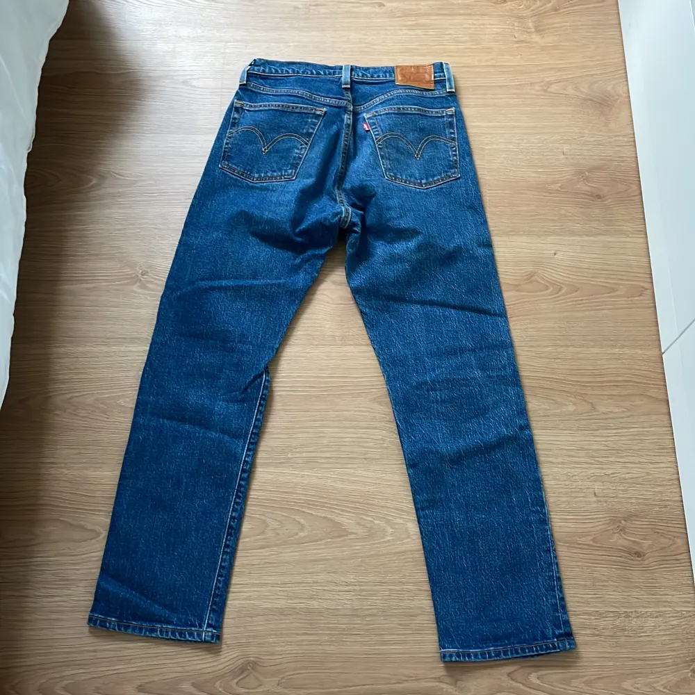 Fina Levis 501 jeans. Passar lite större i storleken.. Jeans & Byxor.