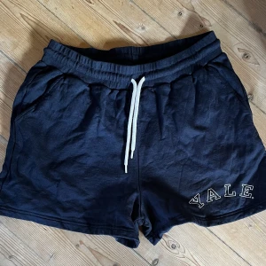 Shorts - Yale shorts, korta. I princip oanvänt  