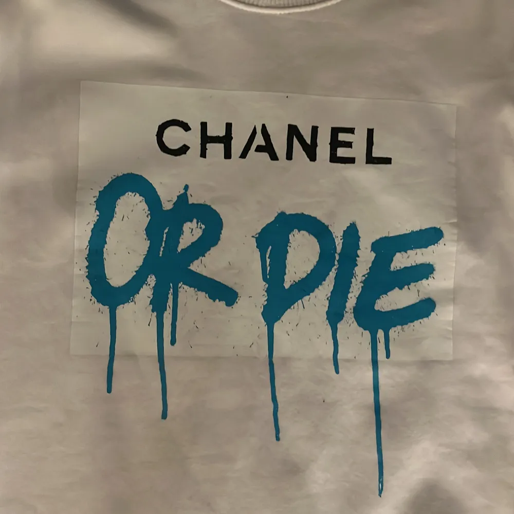 Chanel or die sweatshirt, som ny. Tröjor & Koftor.