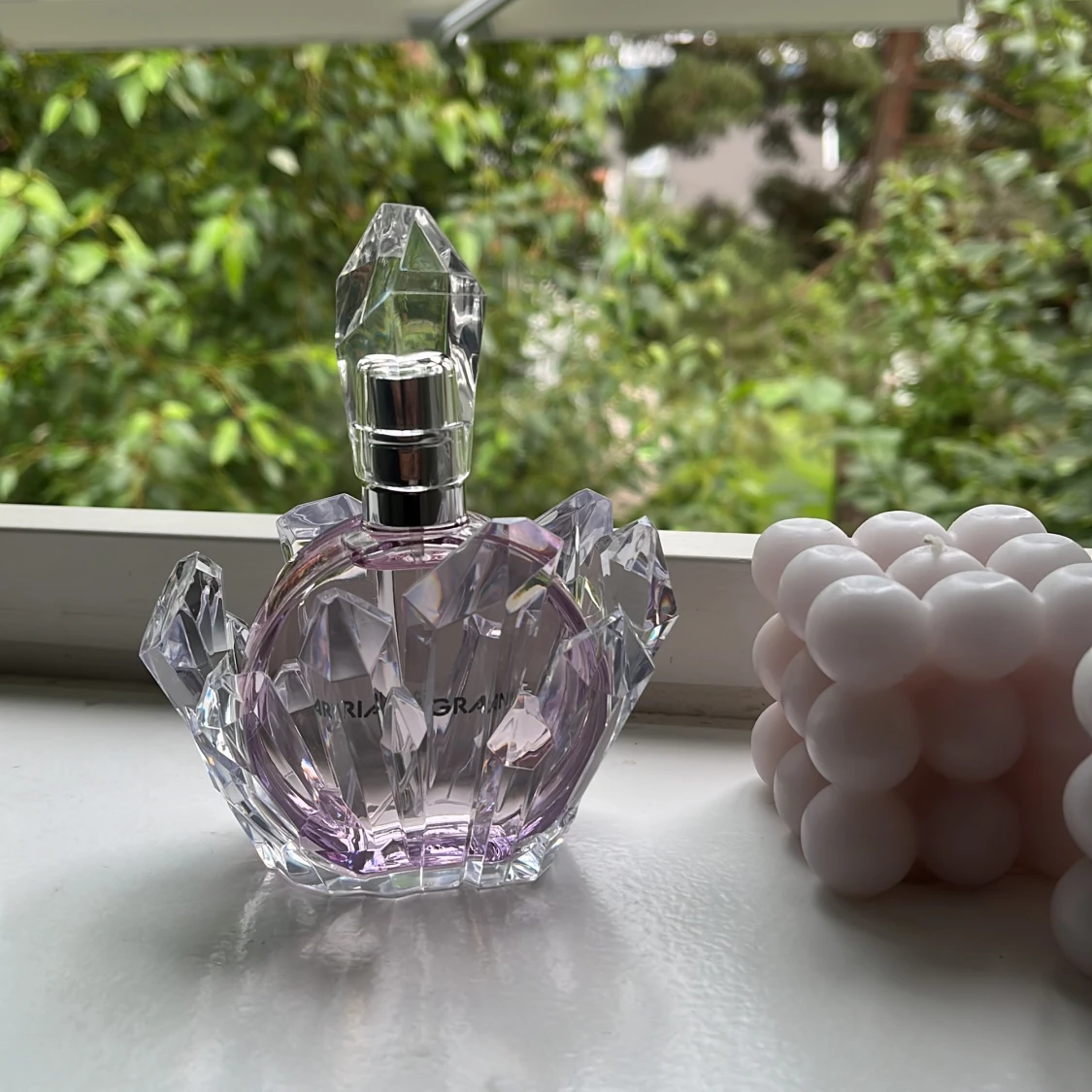 Ariana grande parfym  - 90