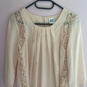 Blus/stockholm stil - Den ser inte så fin ut på bilden men när man väl har på sig den så är den jättefin. ❤️