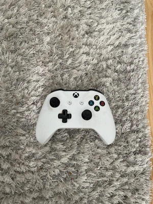 Xbox Kontroll - Vit Handkontroll till Xbox Passar till alla modeller Bra skick