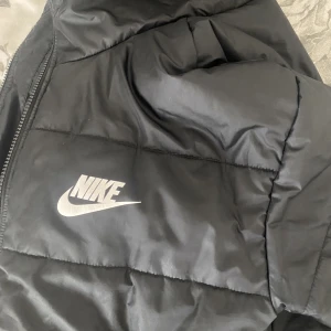 Jacka - Nypris ca 1200, inga defekter, passar både stl S och M bra 