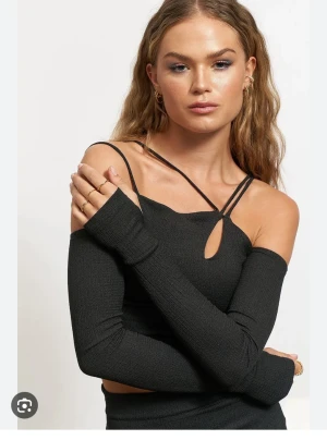 Partytopp - Partytopp från Hanna schönbergs kollektion från NA-KD. Använd 2-3 gånger max. ❤️ Köparen står för frakten.🥰