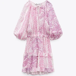 Klänning - Superfin klänning från zara som varit slutsåld nästintill hela tiden💕💞