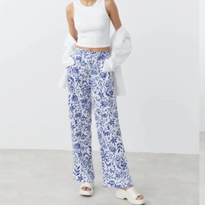 relaxed viscose trousers - Aldrig använda!