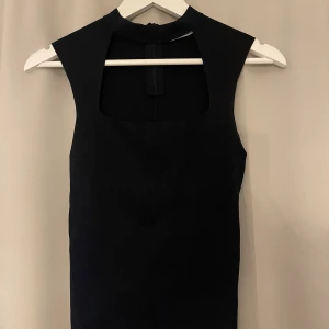 Zara topp - Zara topp, svart, storlek M passar mindre och större. Använd fåtal gånger. Köpare står för frakt. 