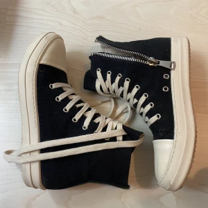 Rick Owens skor - Använda 2 gånger. Smutset går att torka bort! (obs inte äkta)