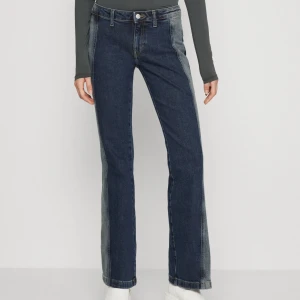 Utopia Low waisted-weekday - Ett par jätte snygga jeans från weekday! Säljer då de inte kommer till användning!💞