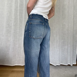 Vintage jeans  - Boyfriend jeans från bomerang. Innerben 87, midja 44cm, benöppning 19cm   Jag är vanligtvis en storlek s och 164cm lång. Glöm ej mina andra annonser 💌
