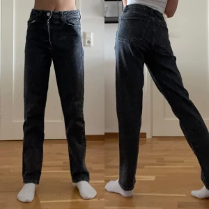 midrise jeans - midrise jeans ifrån cubus. står inte någon storlek men antar det är xs/32/34. 